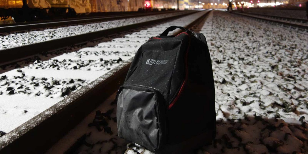 Mr.-Serious-metro-backpack-black-lifestyle.jpg
