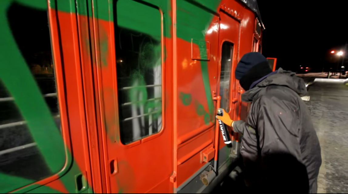 Смотреть видео БЕДА Crew x Sprayer - Graffitimarket.ru
